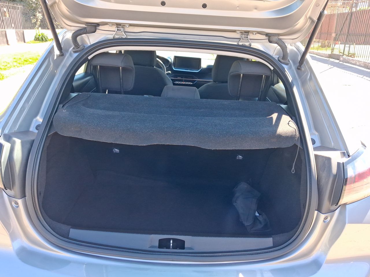 Peugeot 208 — foto 21 de 37