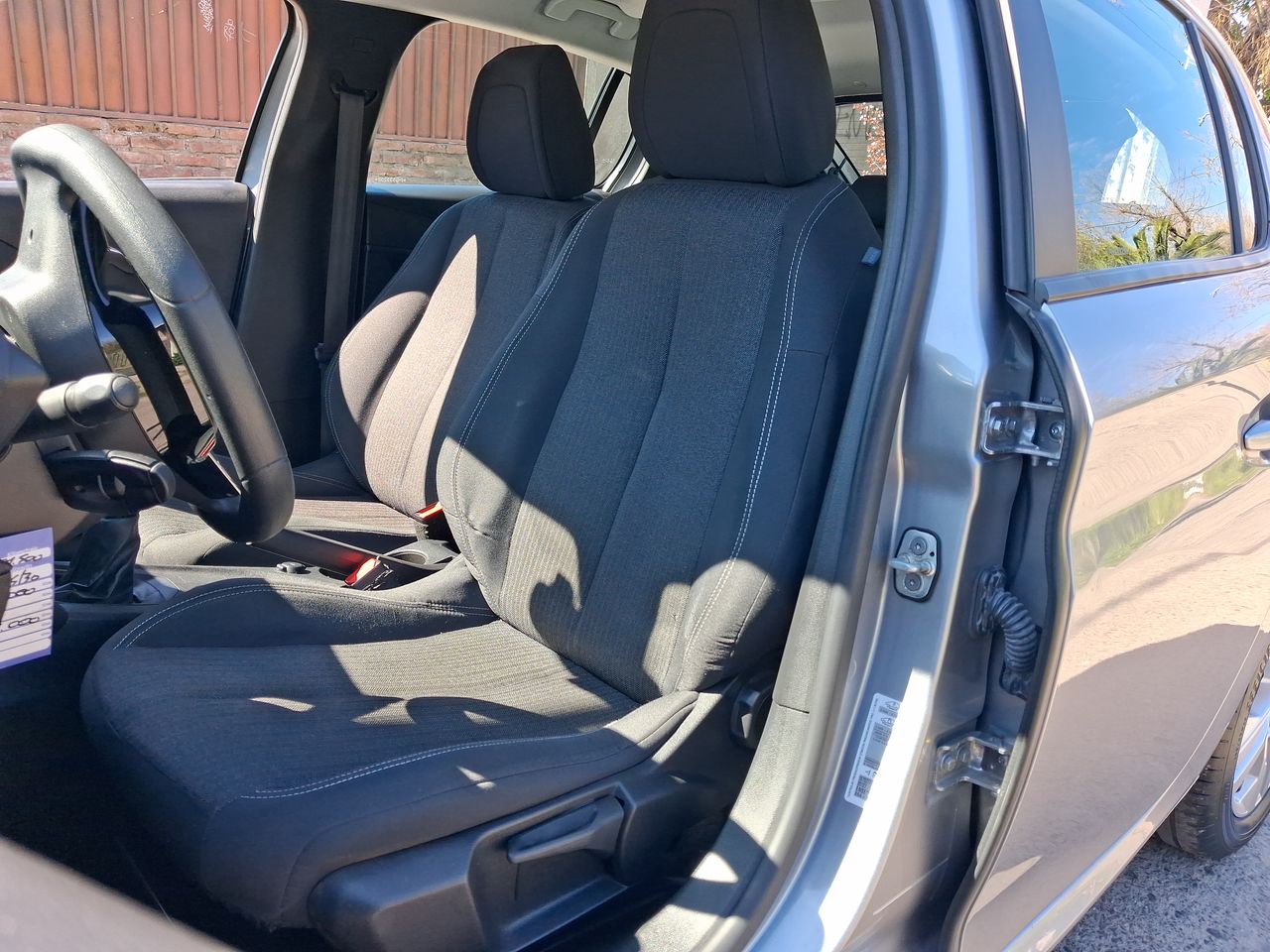 Peugeot 208 — foto 24 de 37