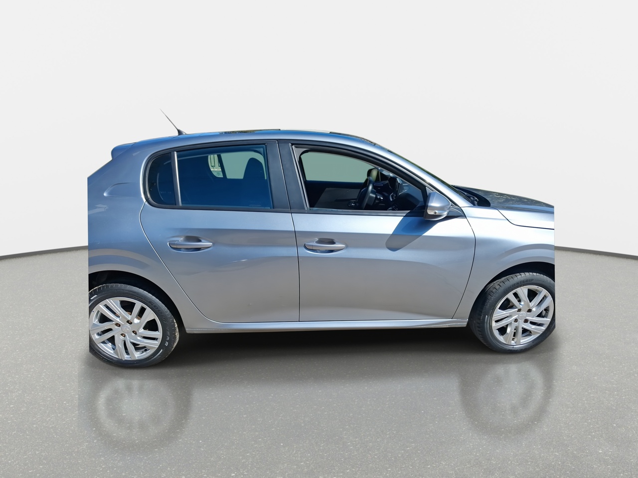 Peugeot 208 — foto 9 de 37