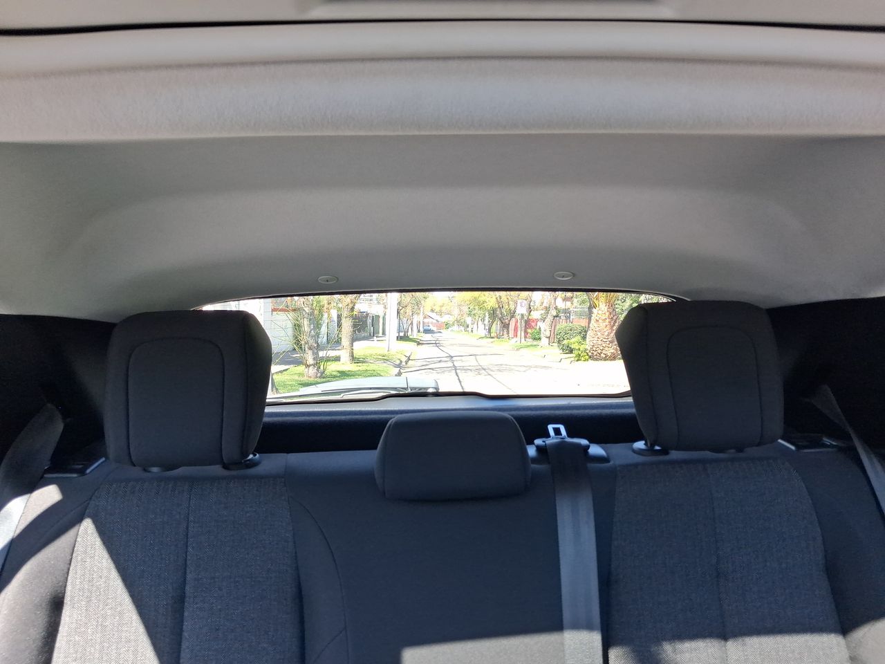 Peugeot 208 — foto 13 de 37