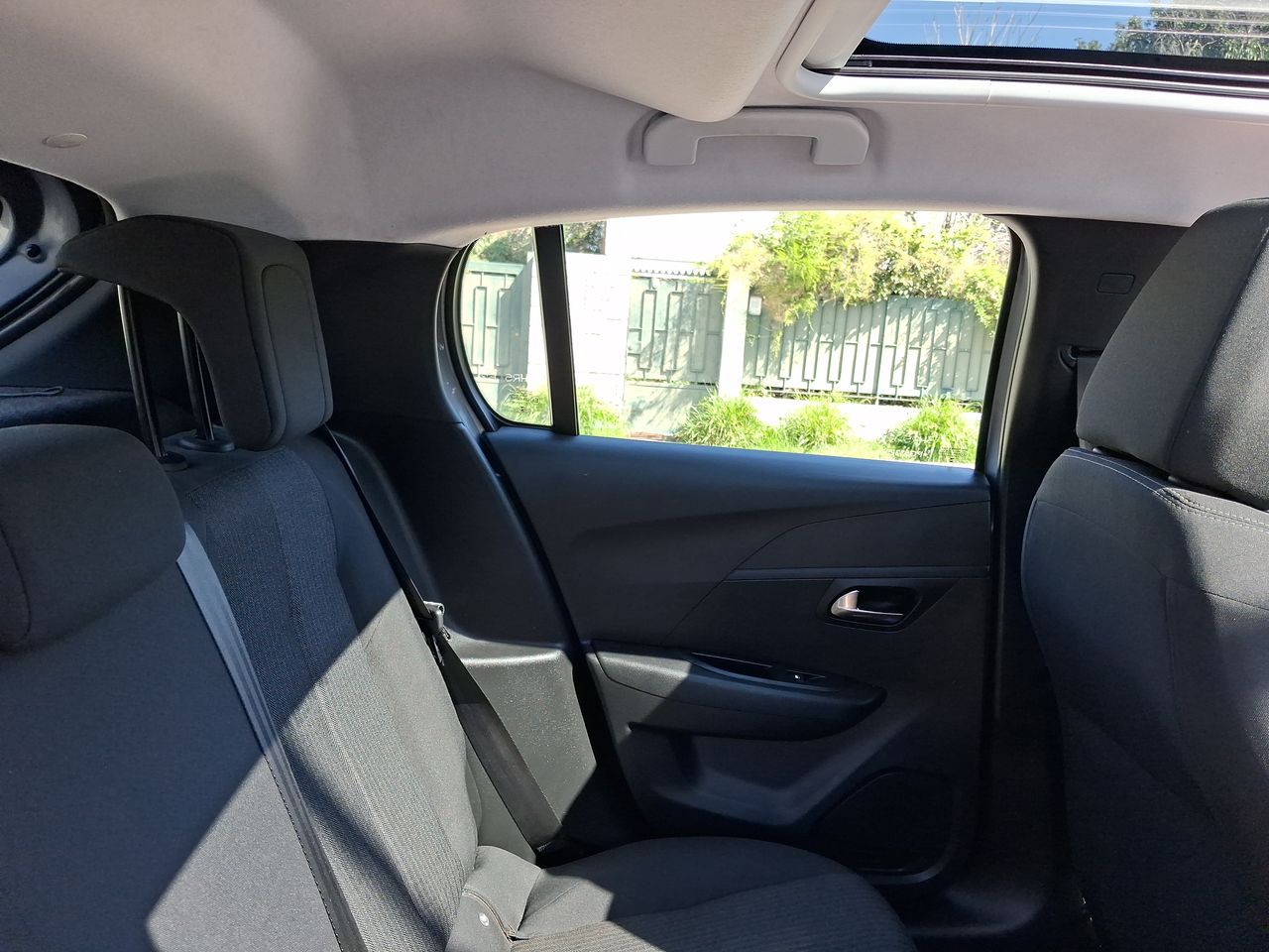 Peugeot 208 — foto 14 de 37