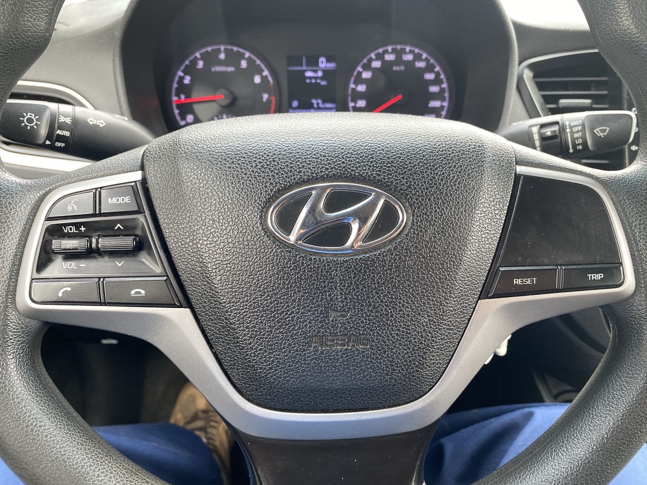 HYUNDAI - 25