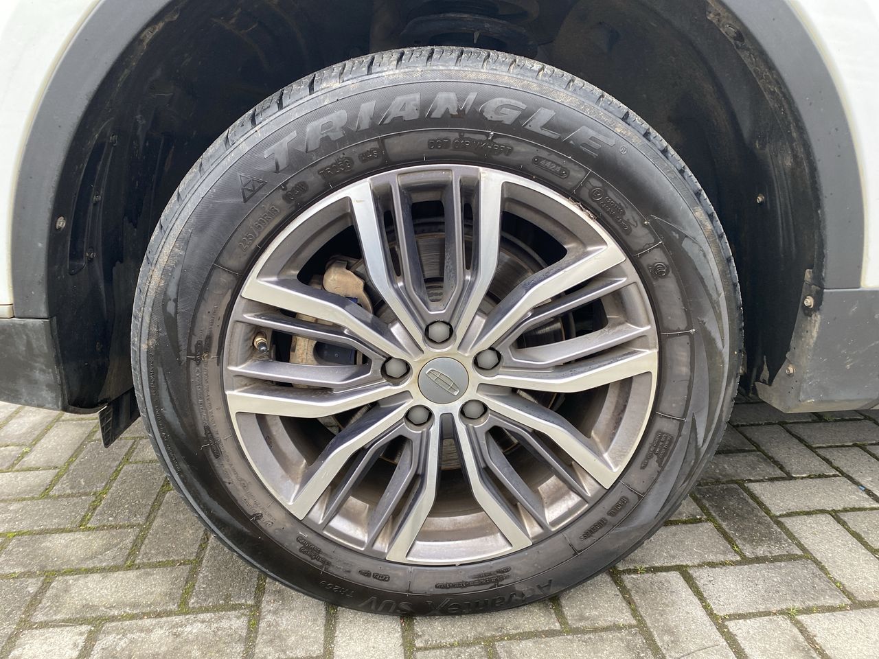 Geely Azkarra — foto 10 de 28