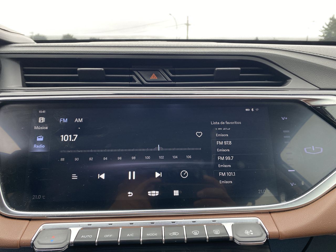 Geely Azkarra — foto 20 de 28