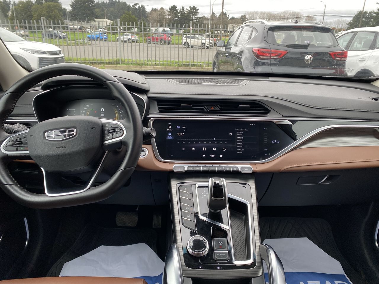 Geely Azkarra — foto 24 de 28
