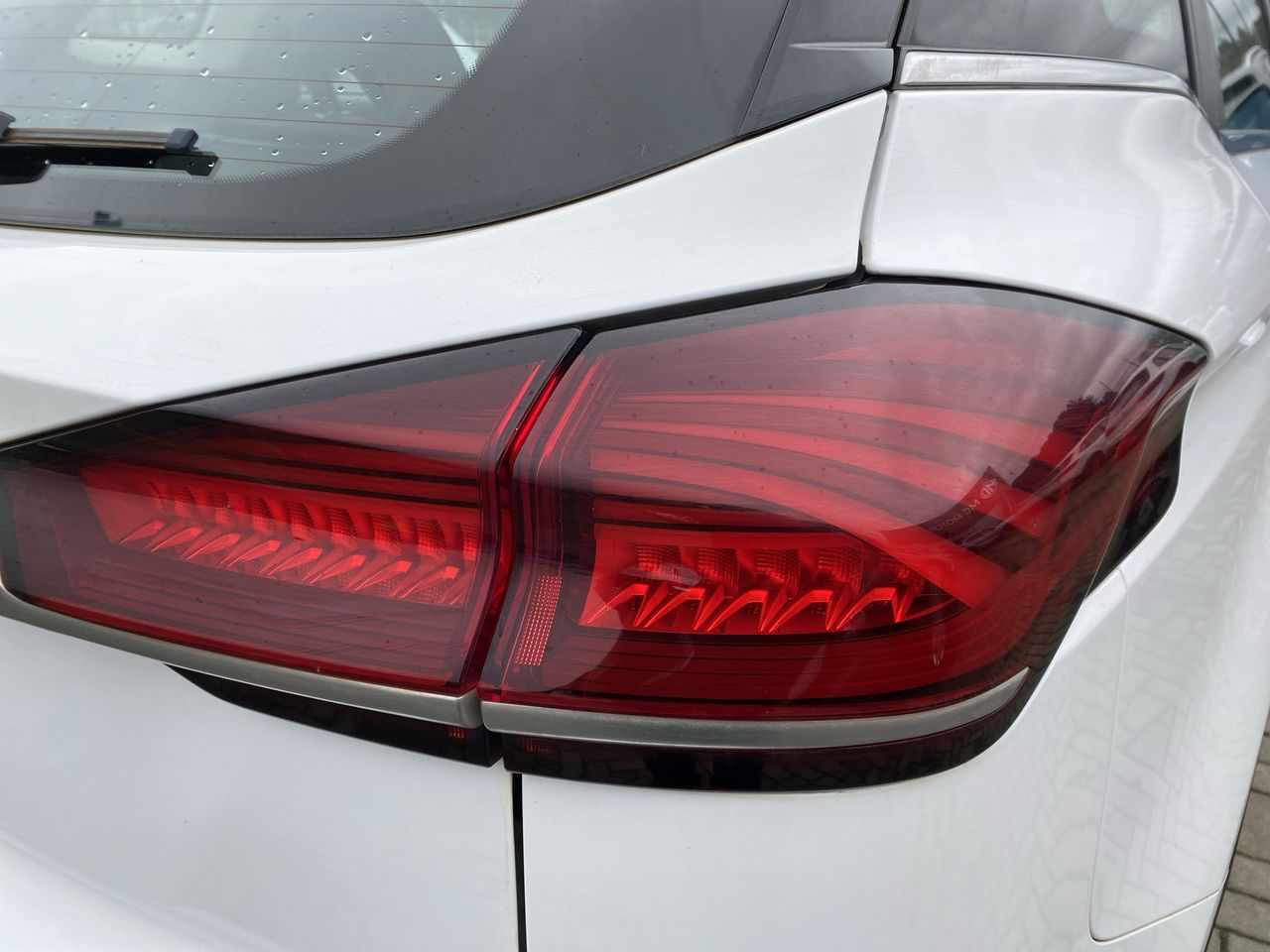 Geely Azkarra — foto 12 de 28