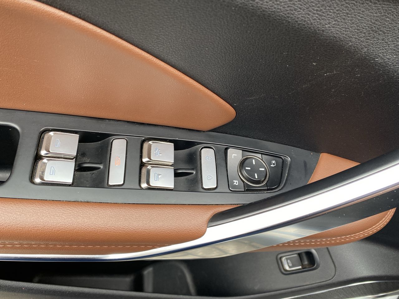Geely Azkarra — foto 14 de 28