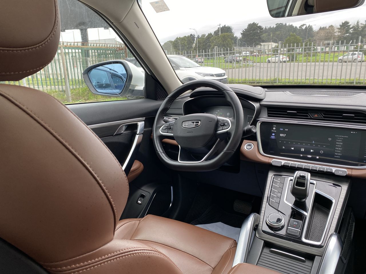 Geely Azkarra — foto 9 de 28
