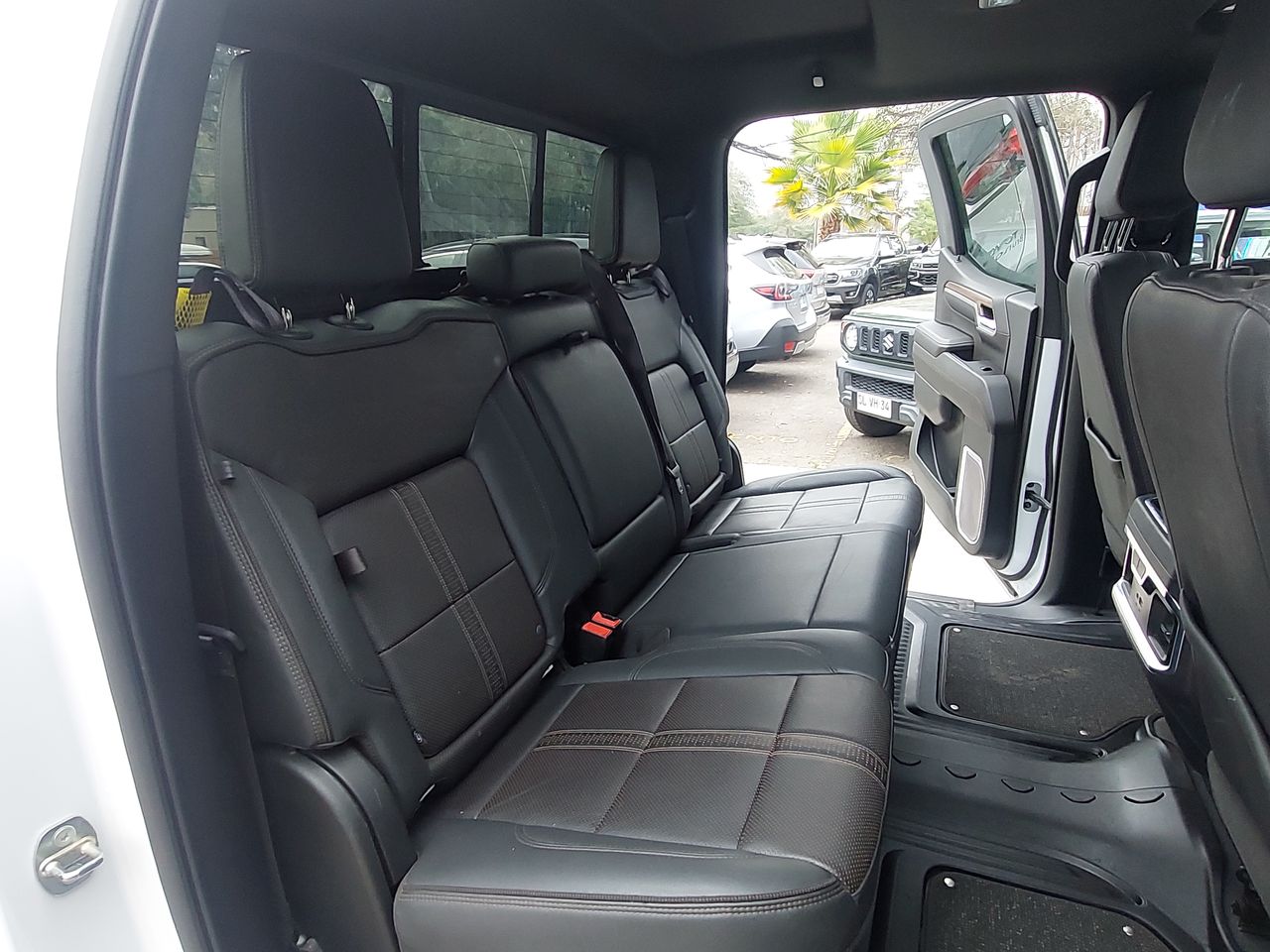 Chevrolet Silverado — foto 27 de 31
