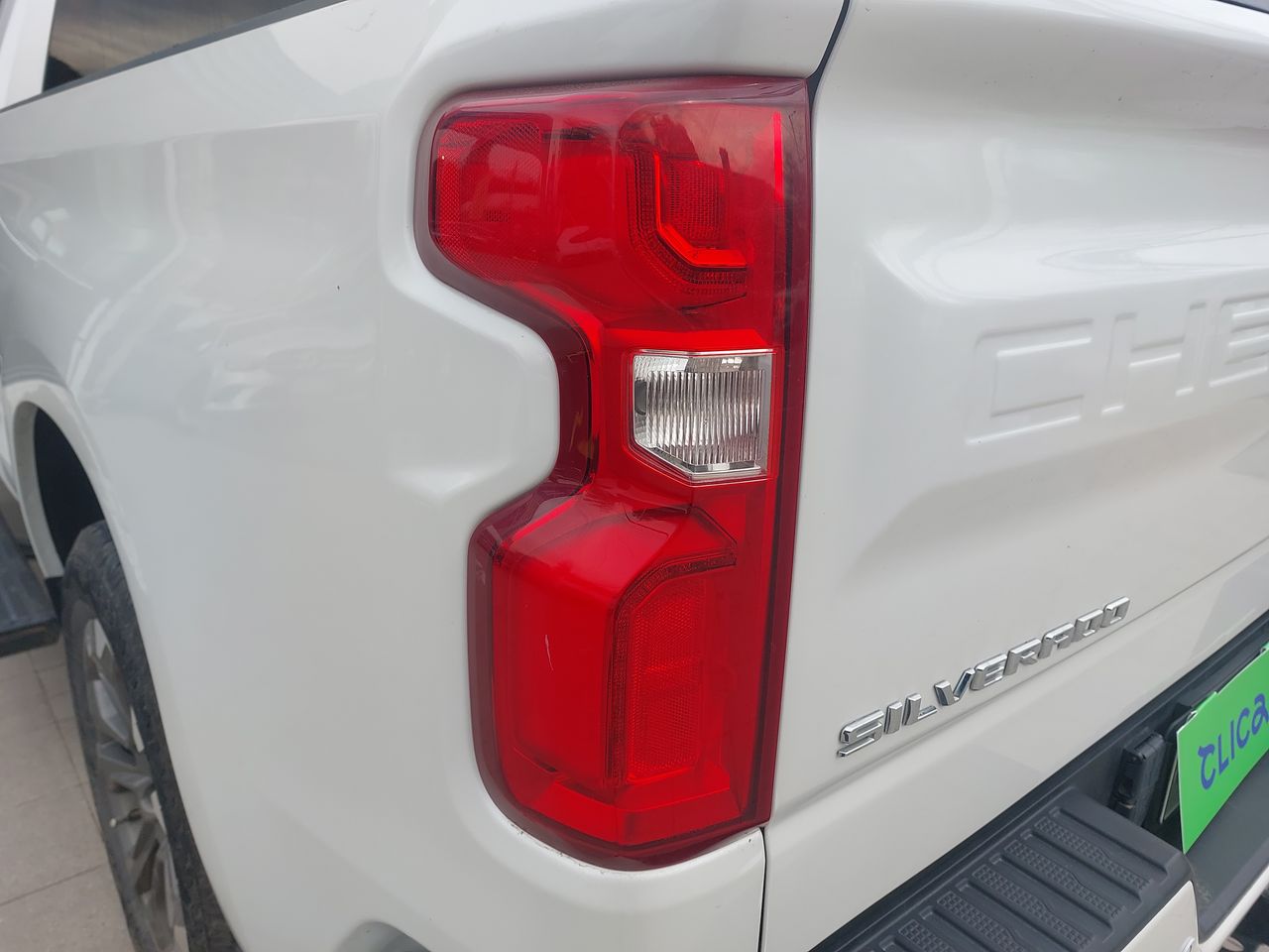 Chevrolet Silverado — foto 12 de 31