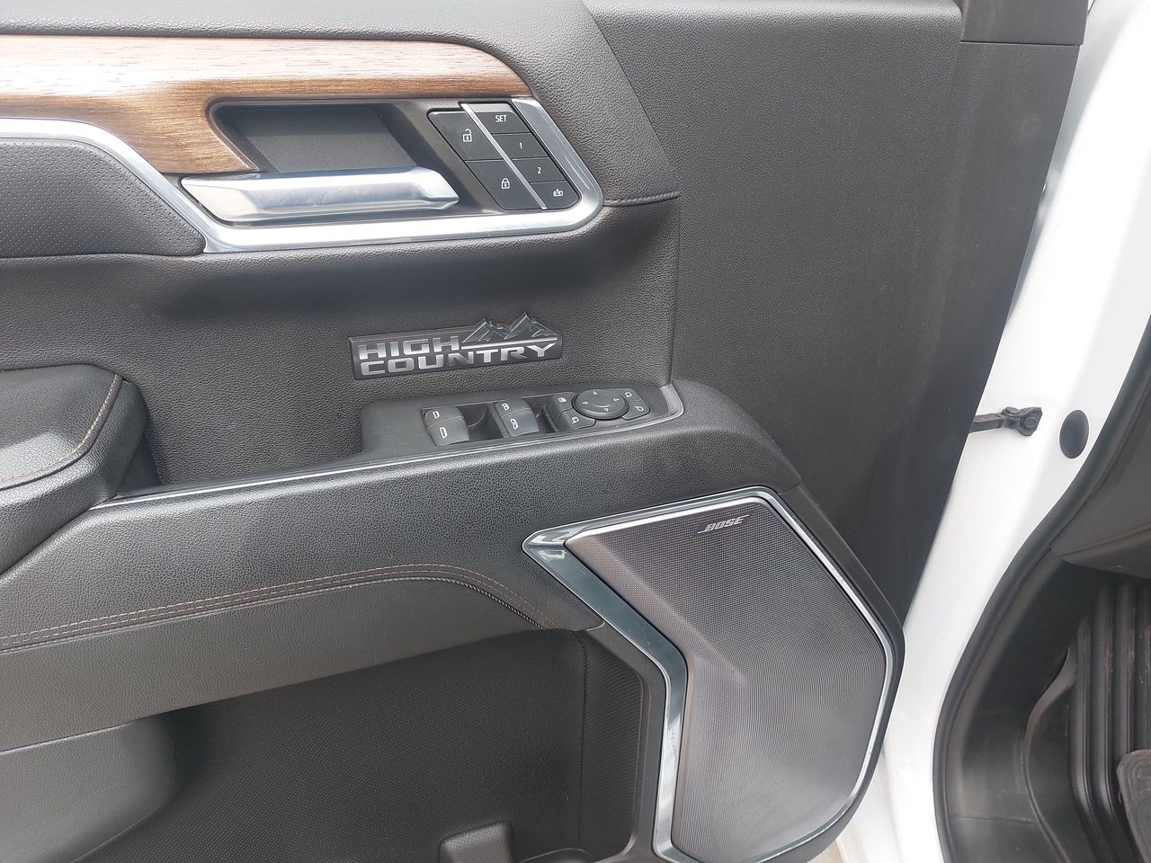 Chevrolet Silverado — foto 14 de 31