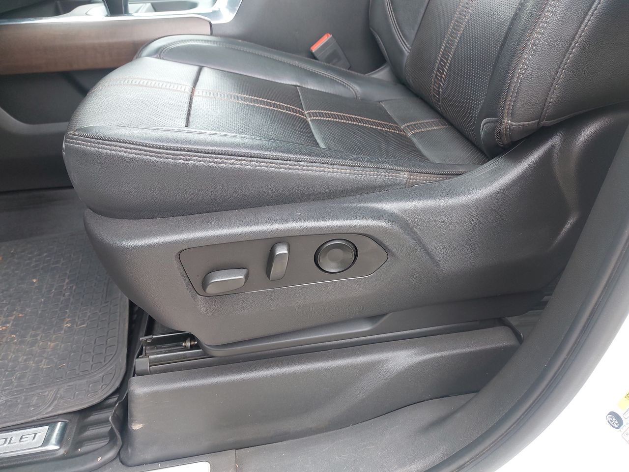 Chevrolet Silverado — foto 15 de 31