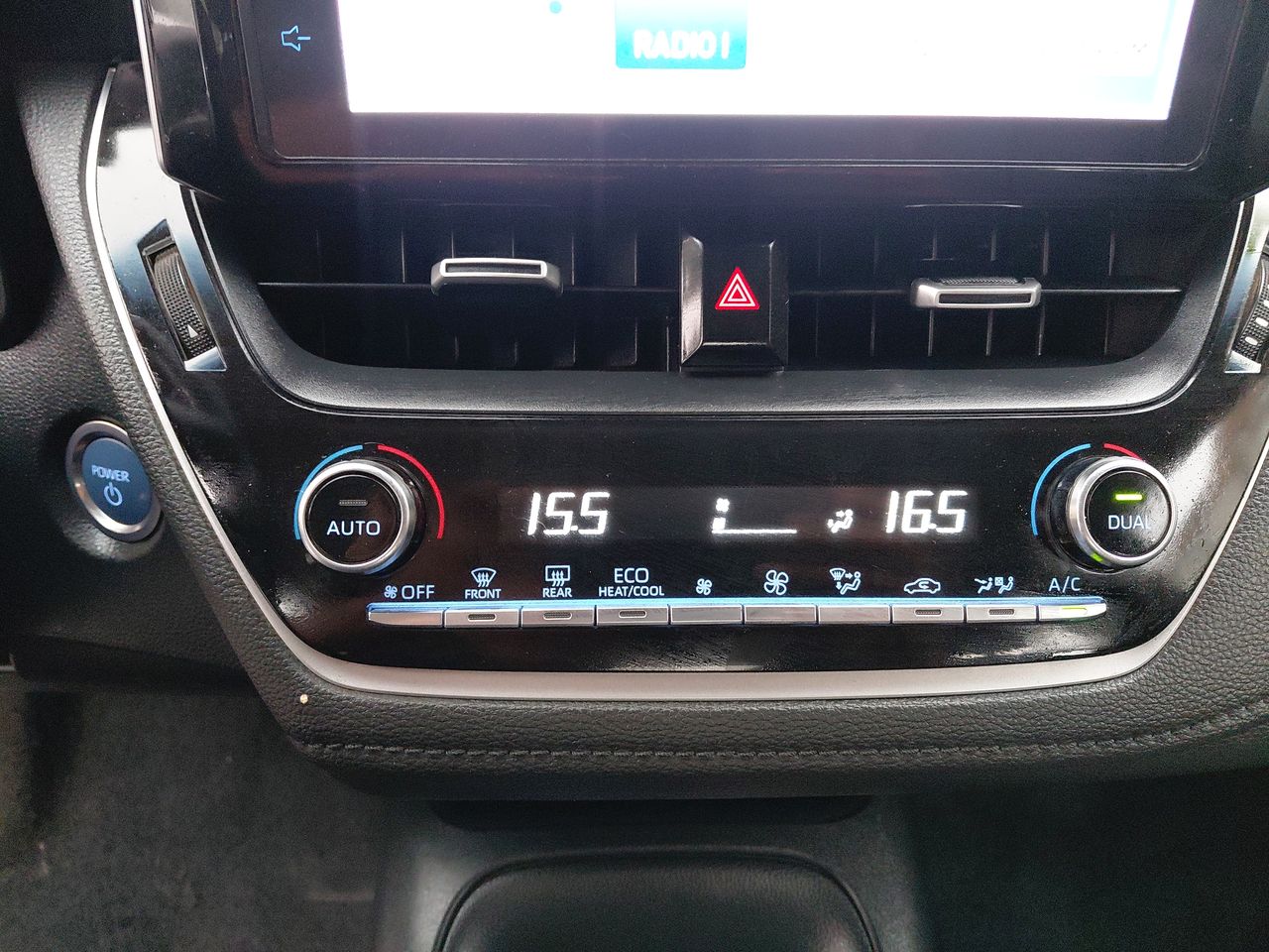 Toyota Corolla — foto 22 de 28