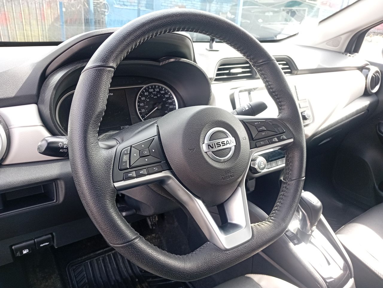 NISSAN - 25