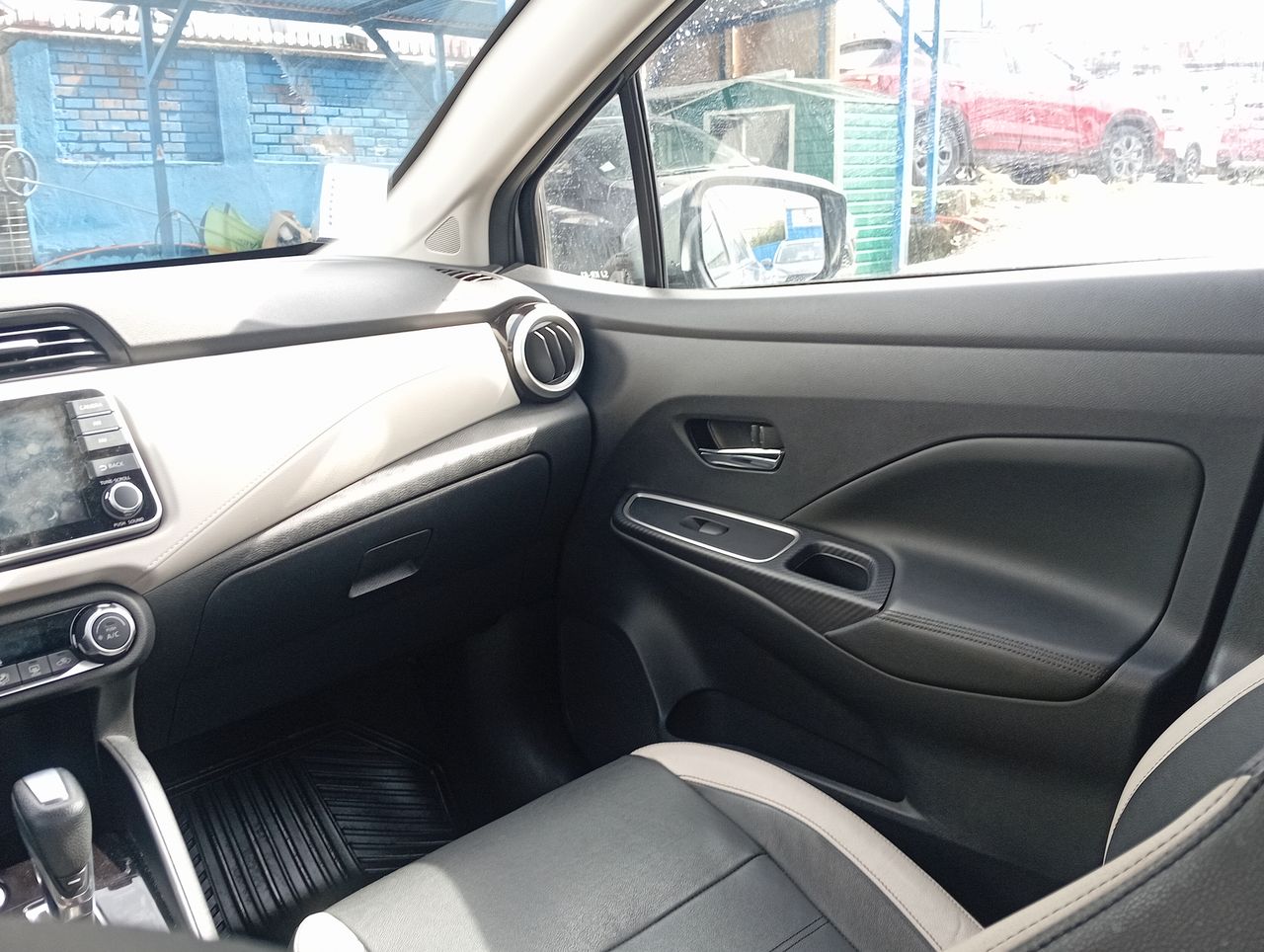 NISSAN - 16