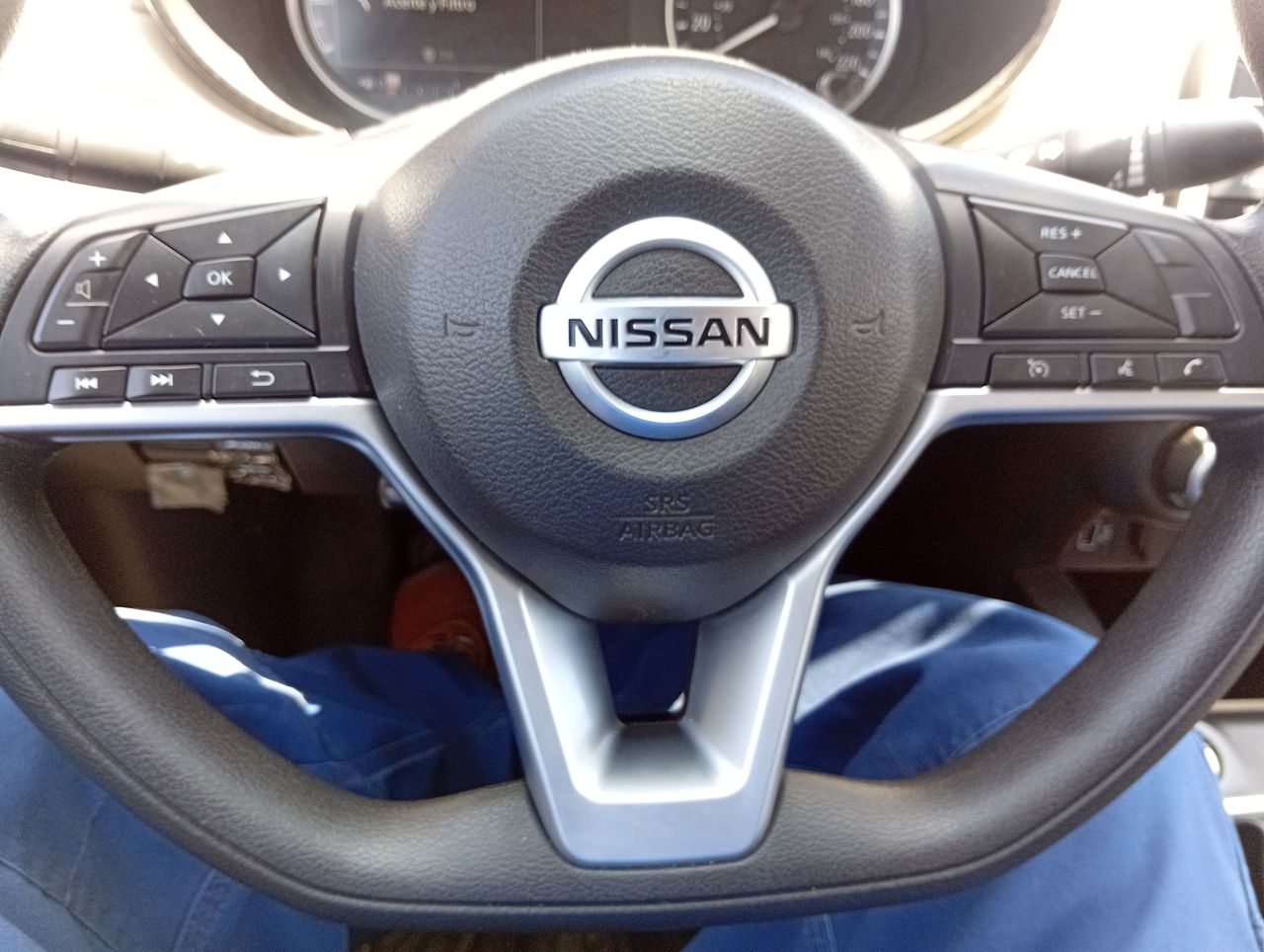 NISSAN - 24