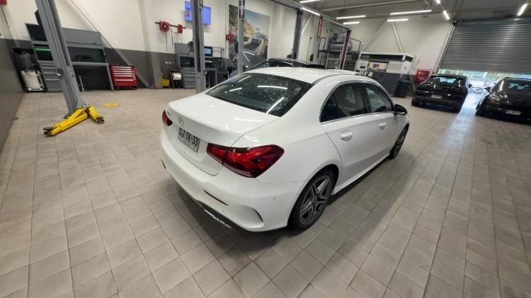 MERCEDES BENZ - 4