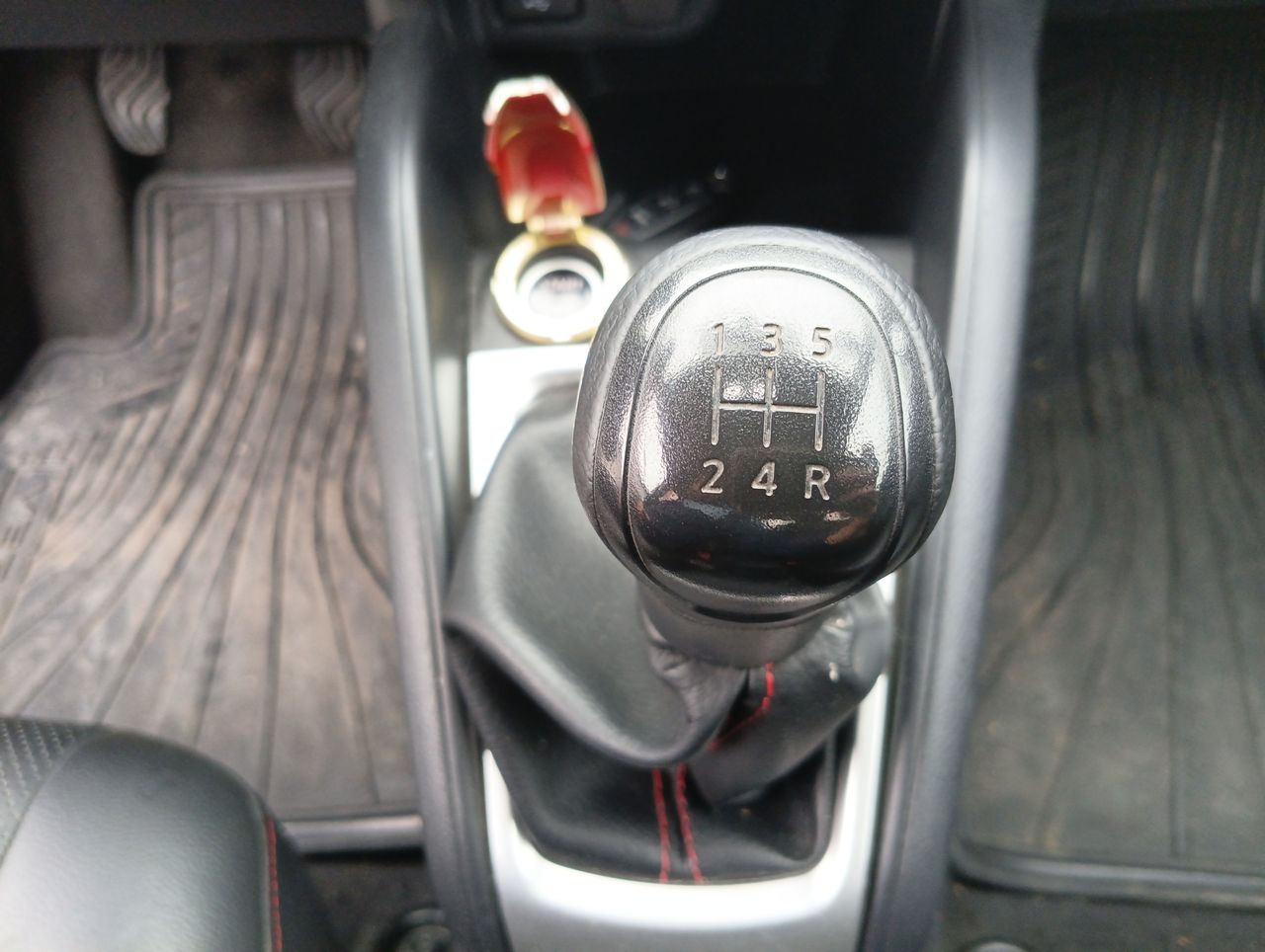 Nissan Versa — foto 25 de 29