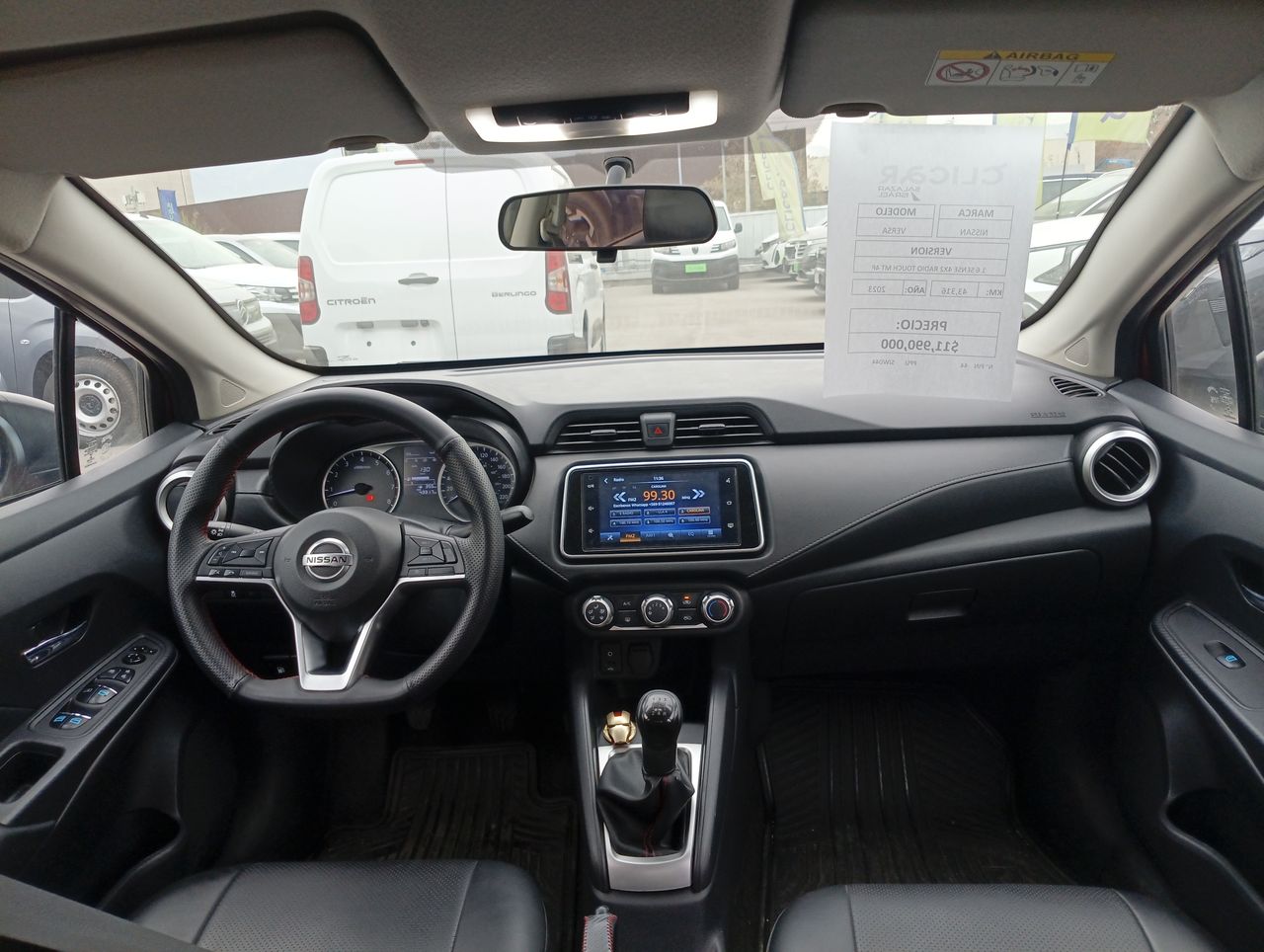Nissan Versa — foto 8 de 29