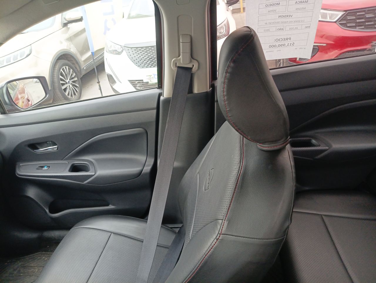 Nissan Versa — foto 9 de 29