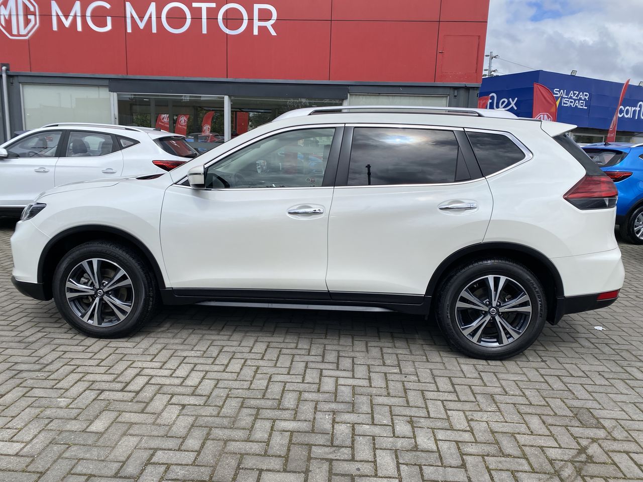 NISSAN - 4