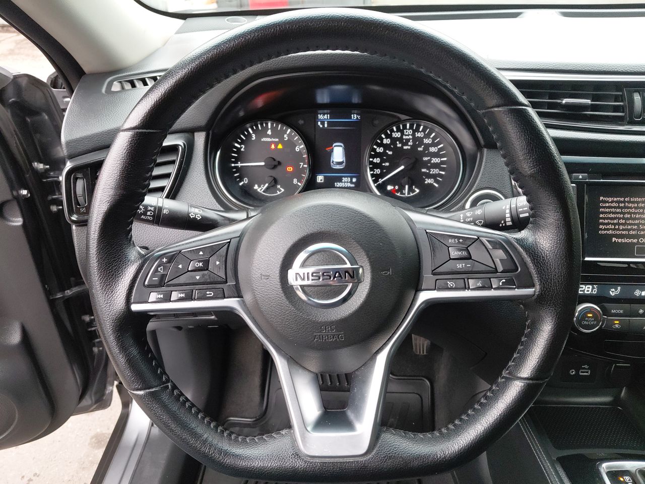 Nissan X-Trail — foto 17 de 29