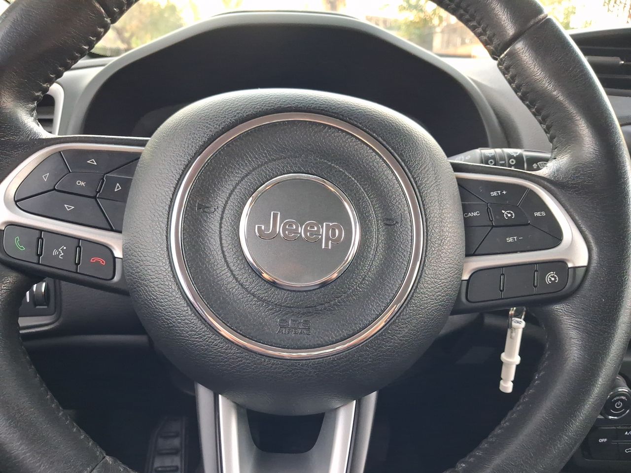 Jeep Renegade — foto 18 de 28