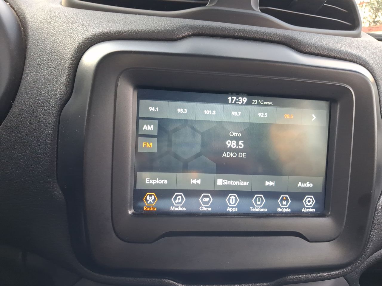 Jeep Renegade — foto 20 de 28