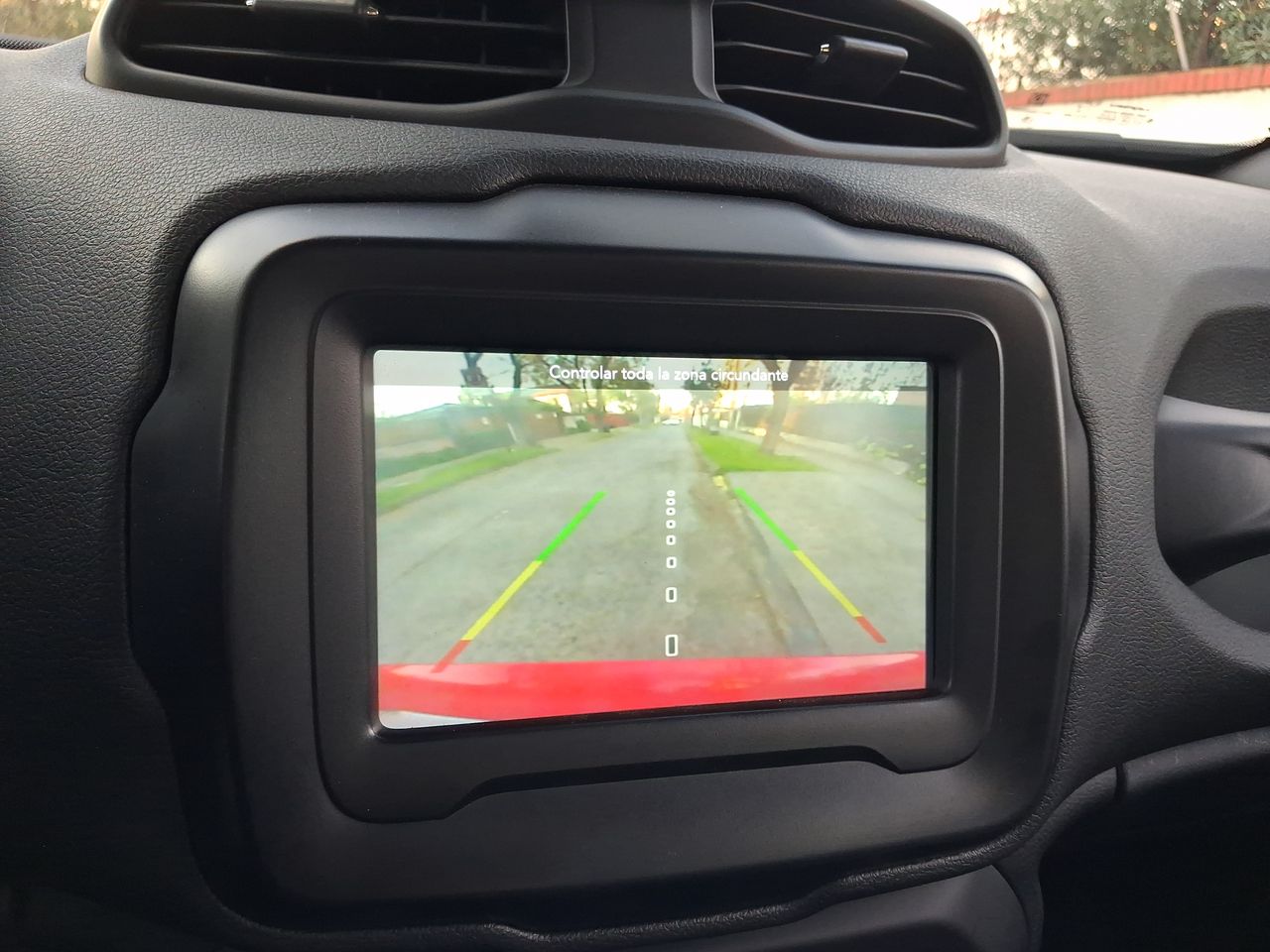 Jeep Renegade — foto 21 de 28