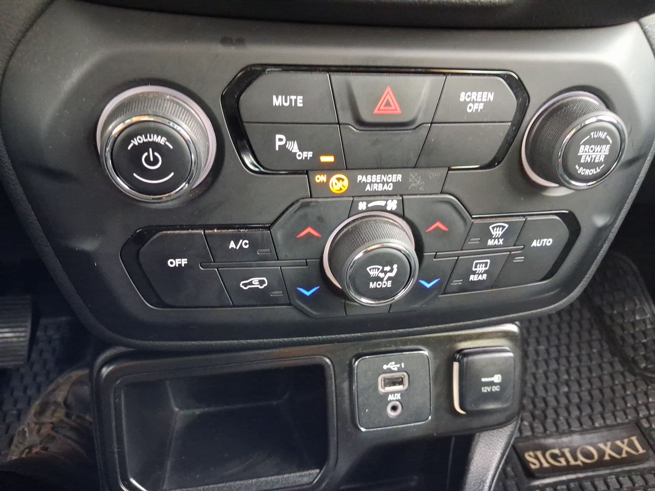Jeep Renegade — foto 22 de 28