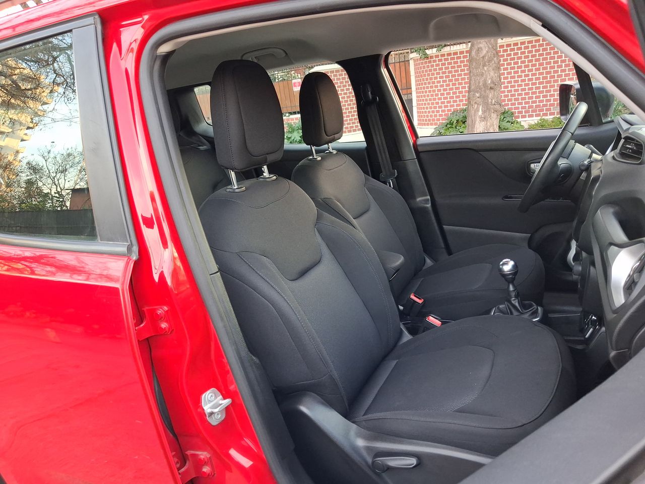 Jeep Renegade — foto 25 de 28