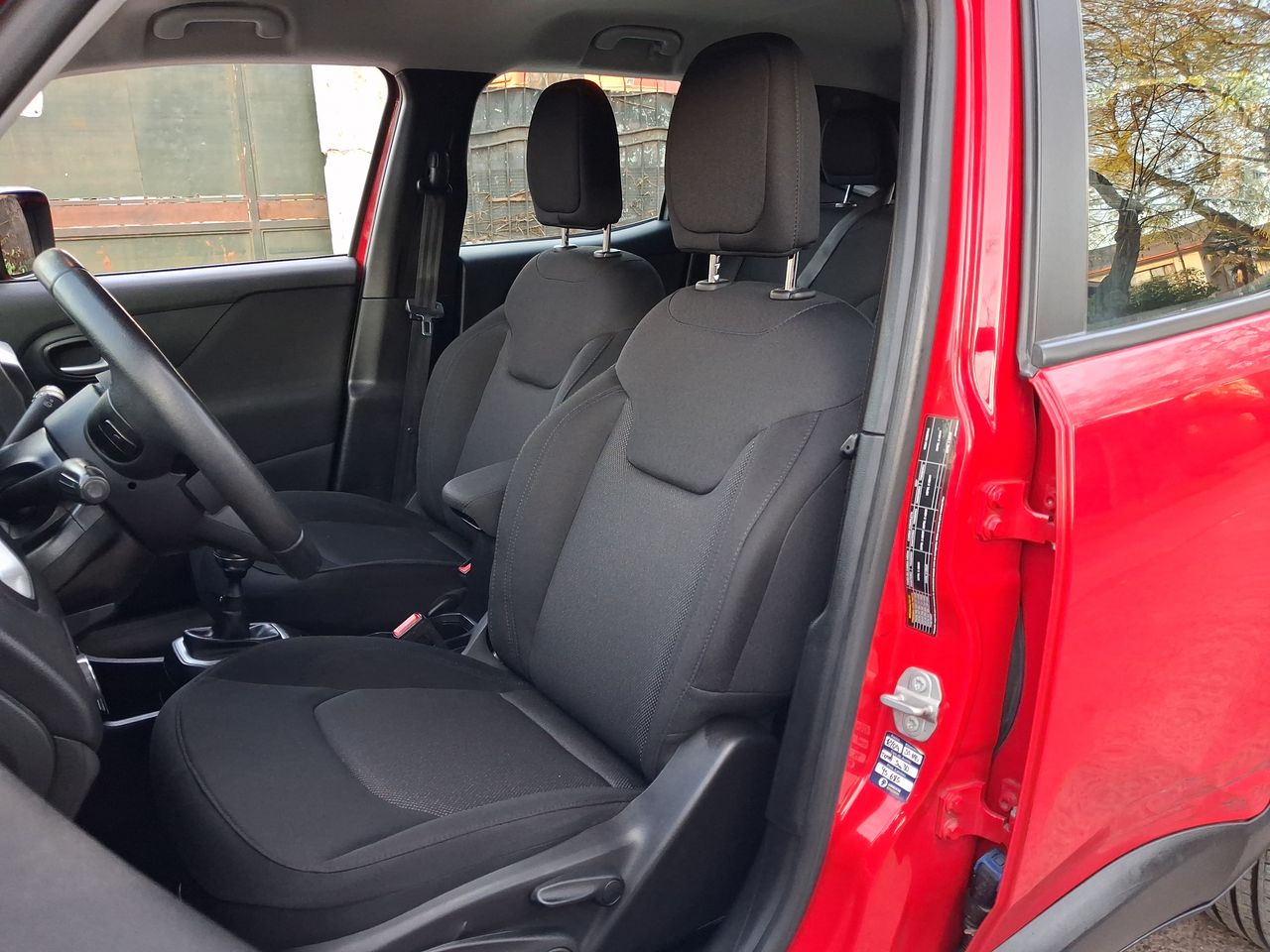 Jeep Renegade — foto 16 de 28