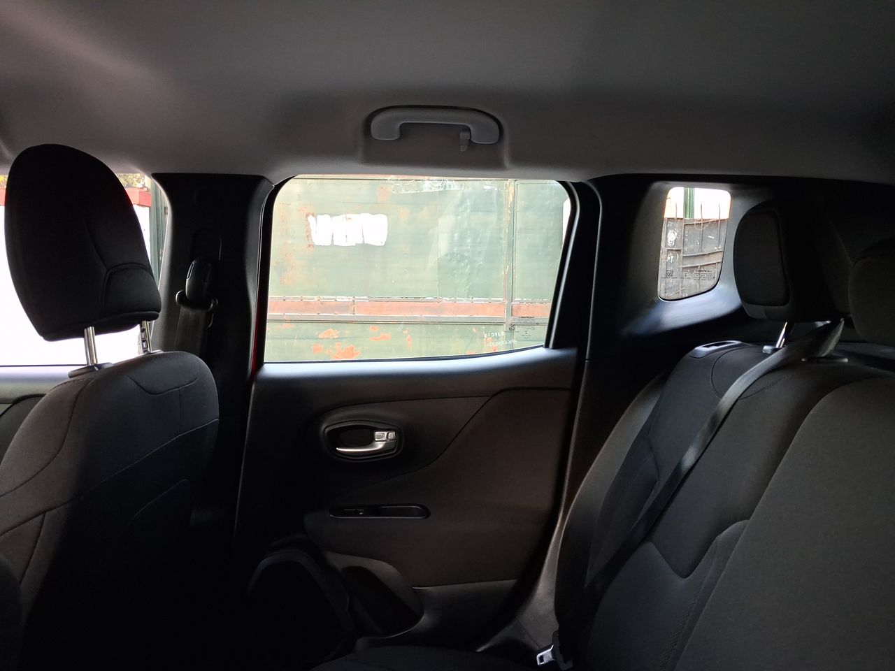 Jeep Renegade — foto 4 de 28