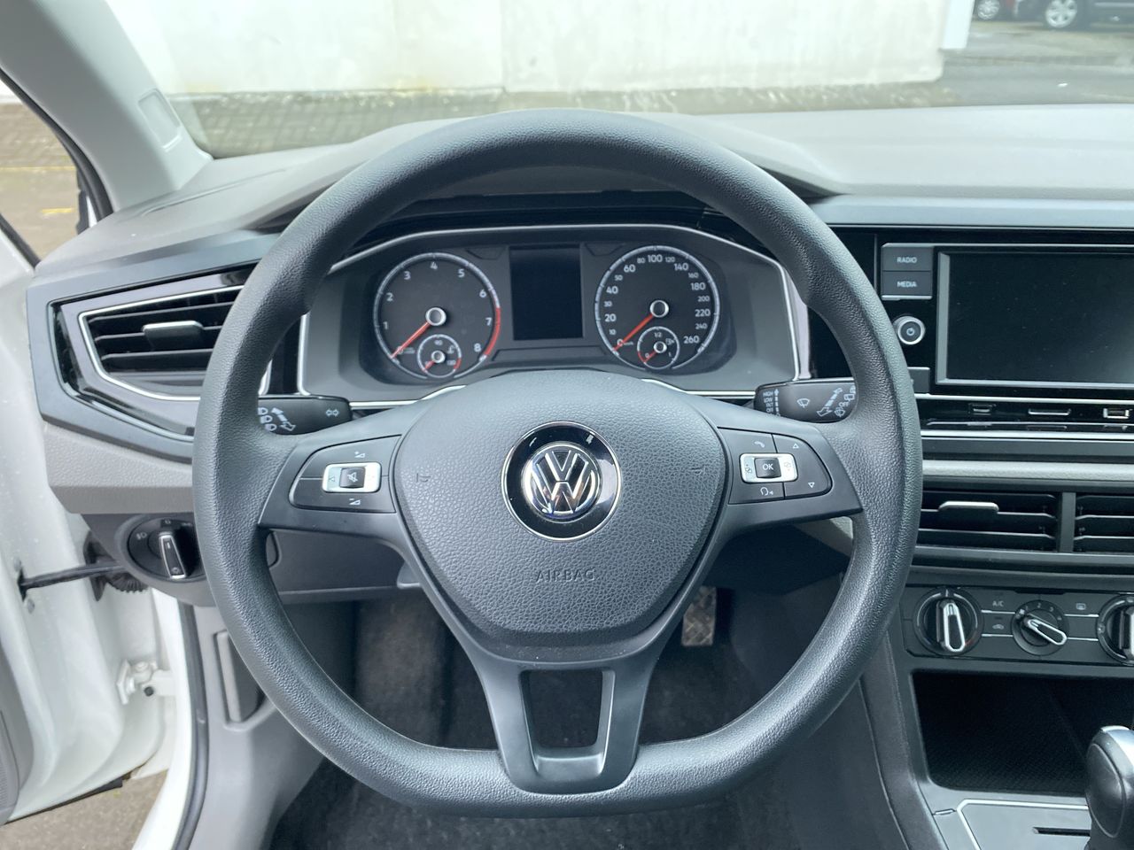VOLKSWAGEN - 24