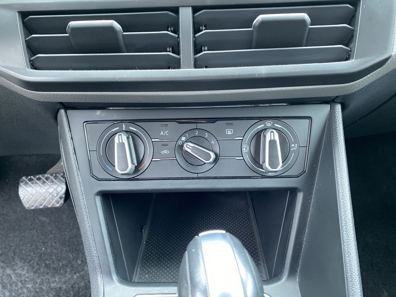 VOLKSWAGEN - 28