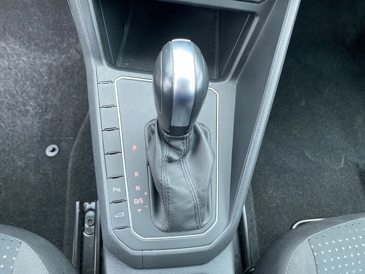 VOLKSWAGEN - 29