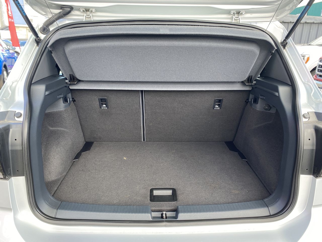 VOLKSWAGEN - 21