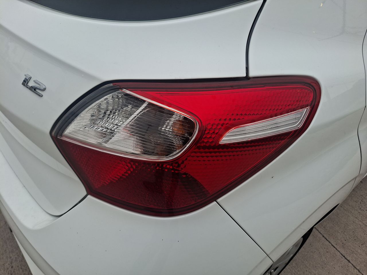 HYUNDAI - 20