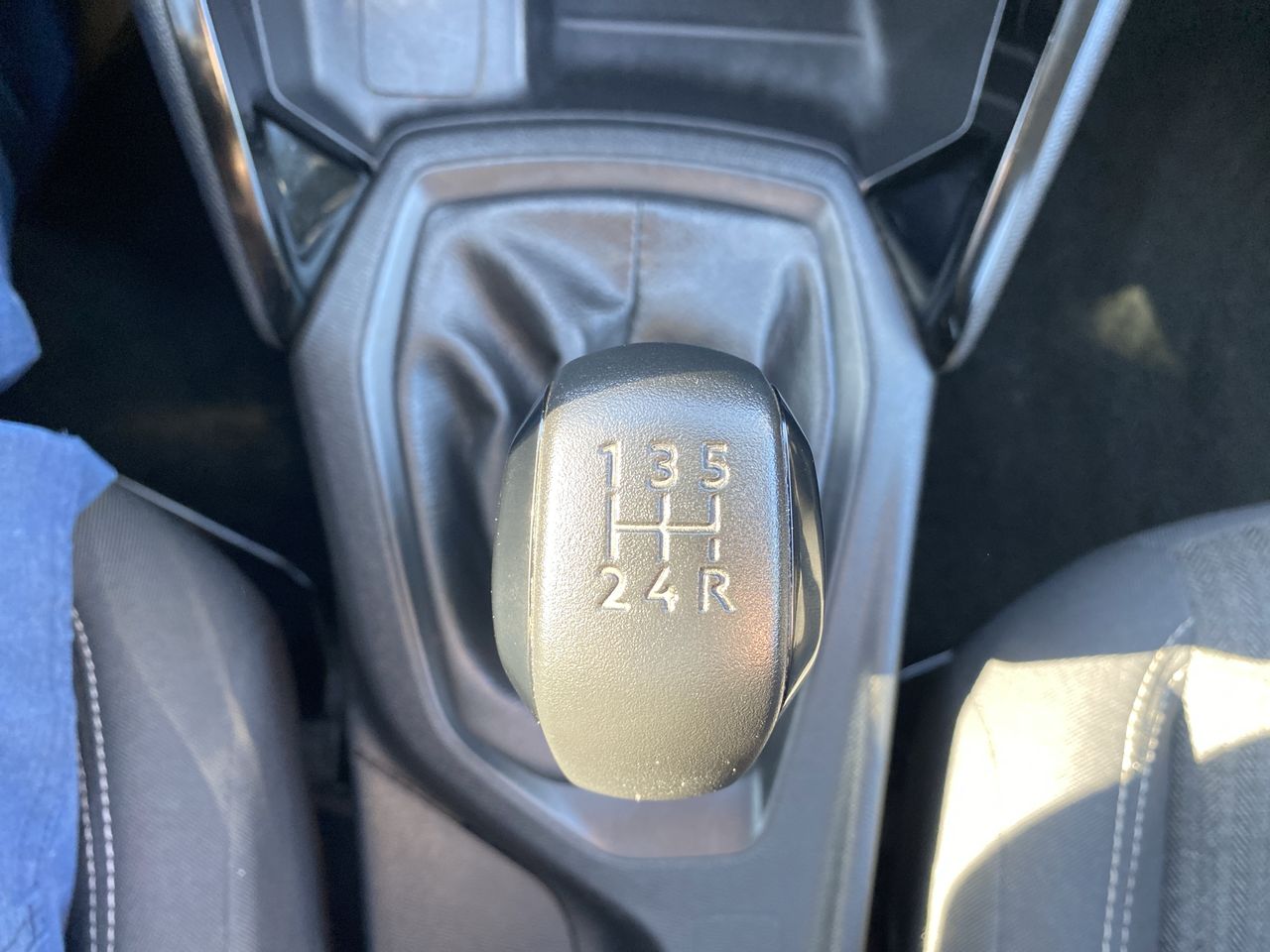 Peugeot 208 — foto 31 de 35
