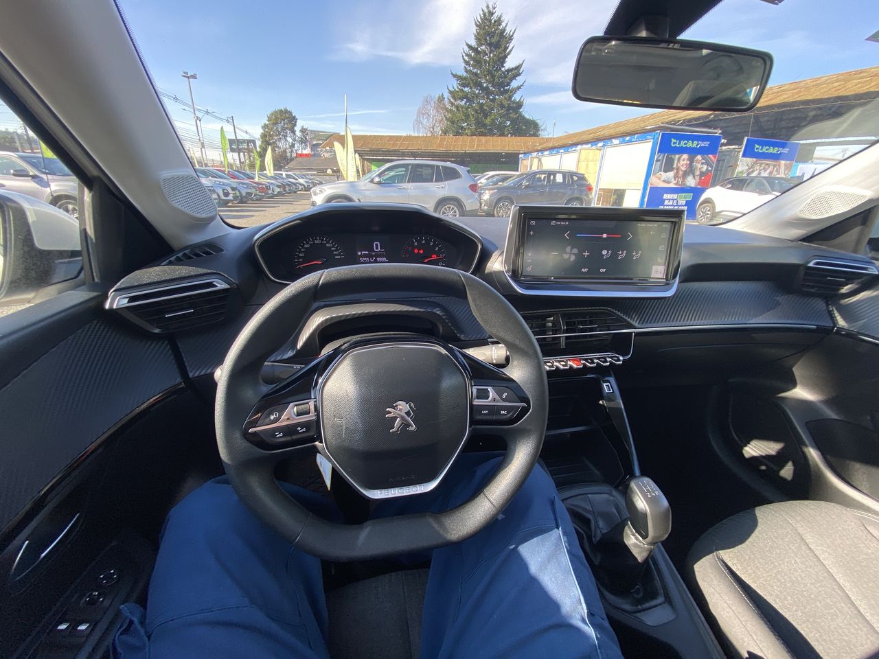 Peugeot 208 — foto 32 de 35