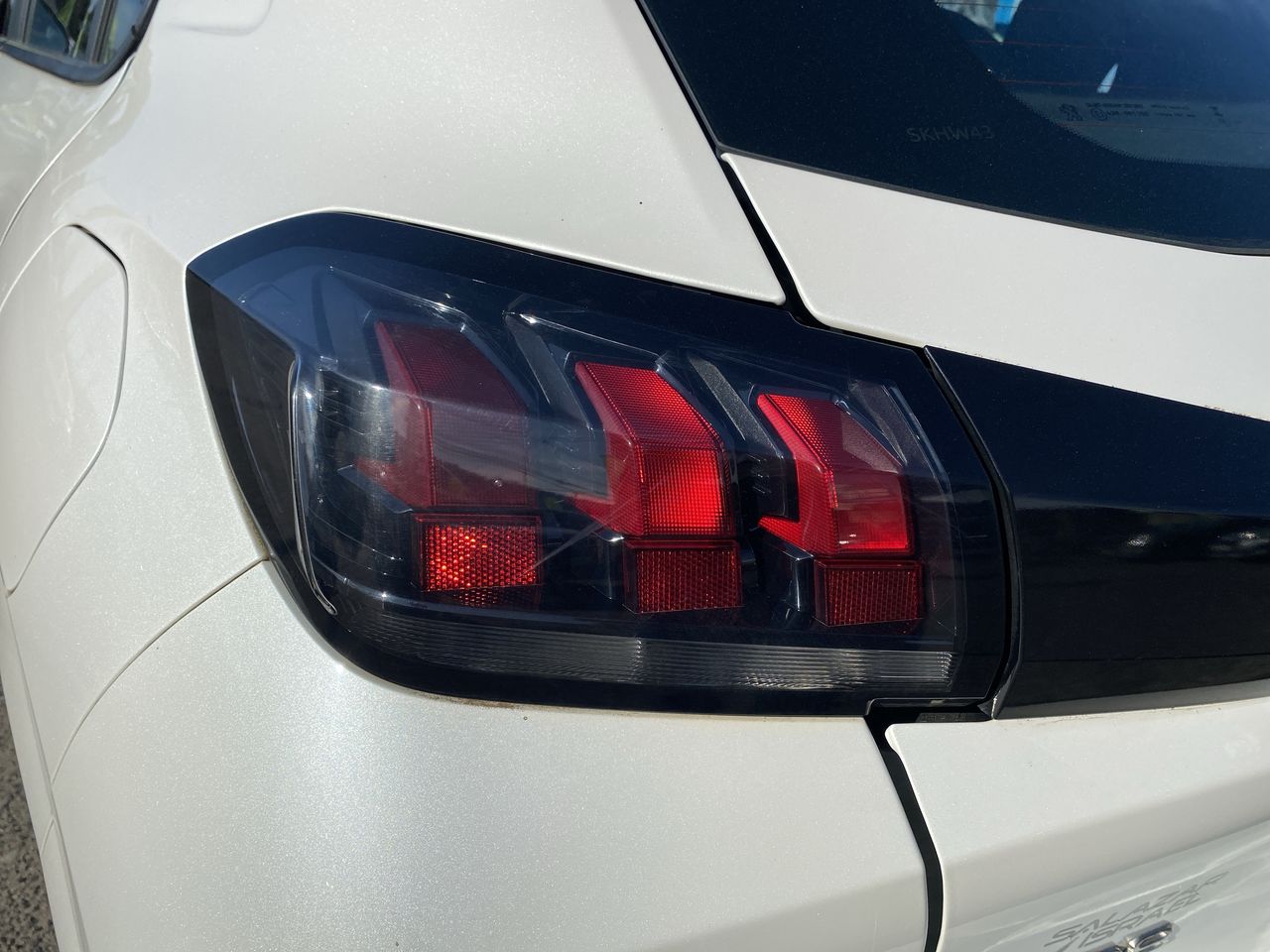 Peugeot 208 — foto 20 de 35