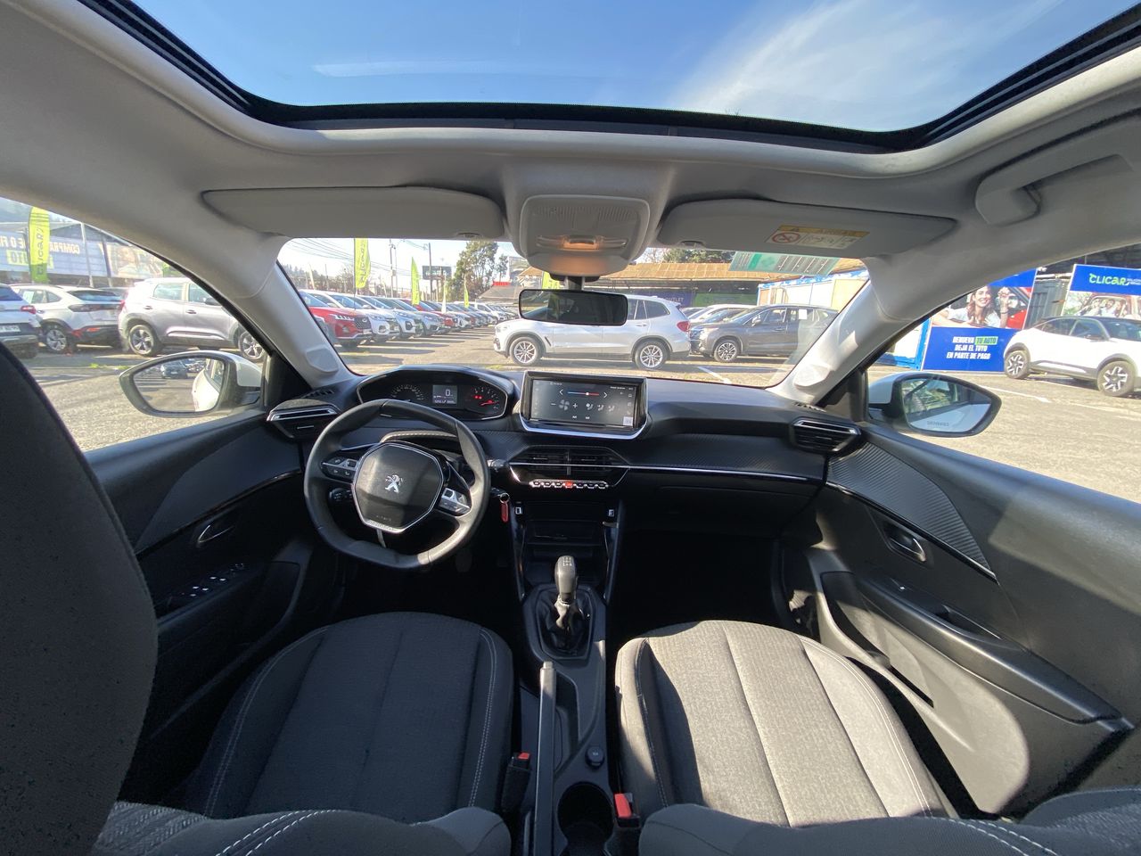 Peugeot 208 — foto 10 de 35