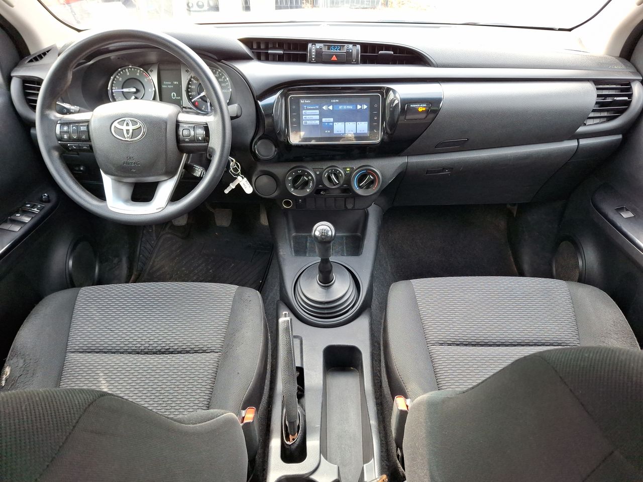 Toyota Hilux — foto 27 de 32