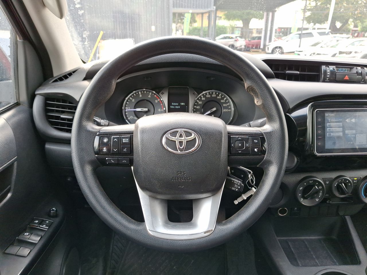 Toyota Hilux — foto 22 de 32