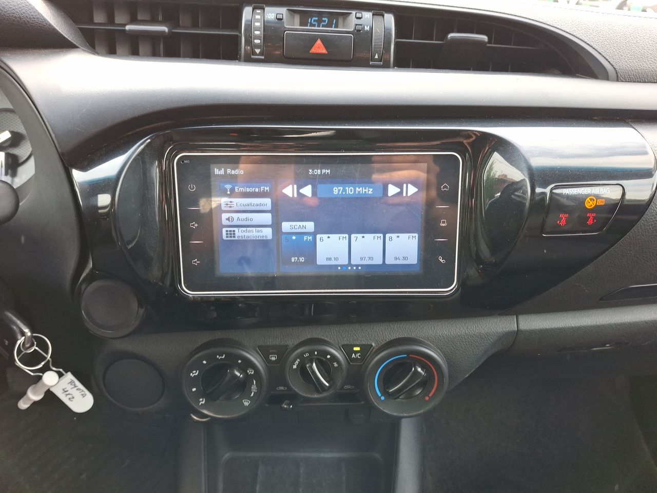 Toyota Hilux — foto 24 de 32