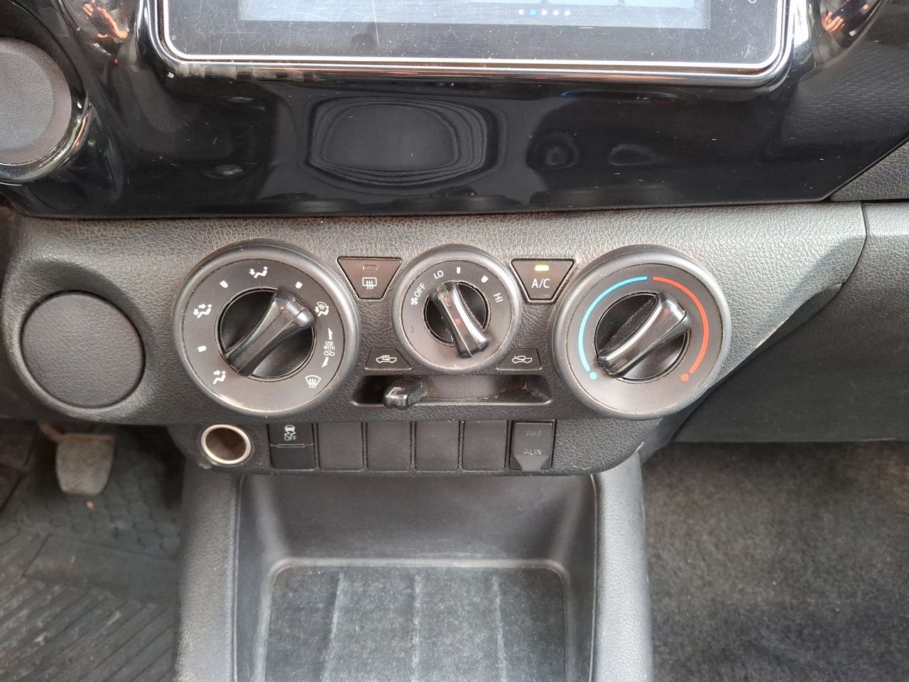 Toyota Hilux — foto 25 de 32