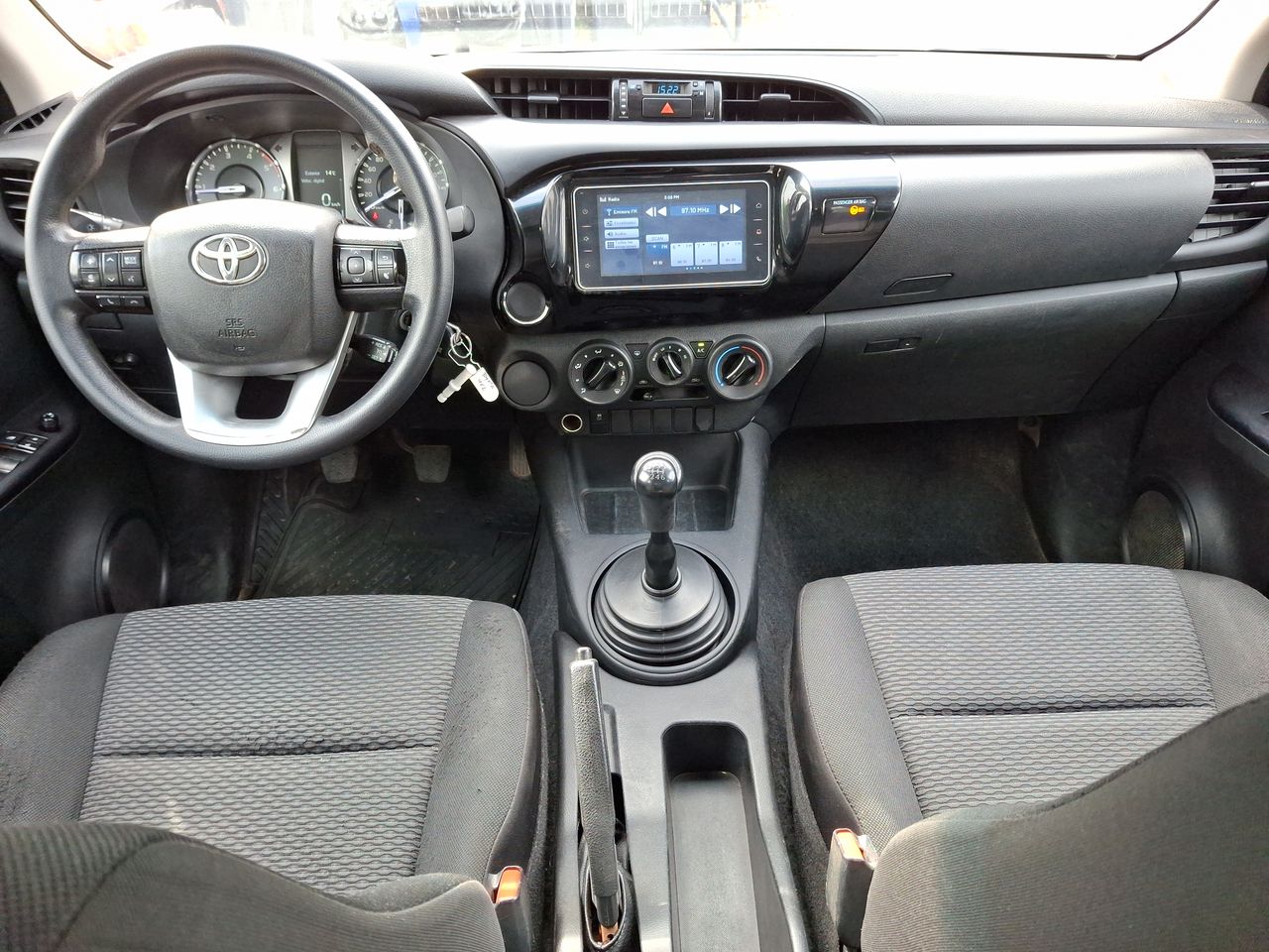 Toyota Hilux — foto 10 de 32
