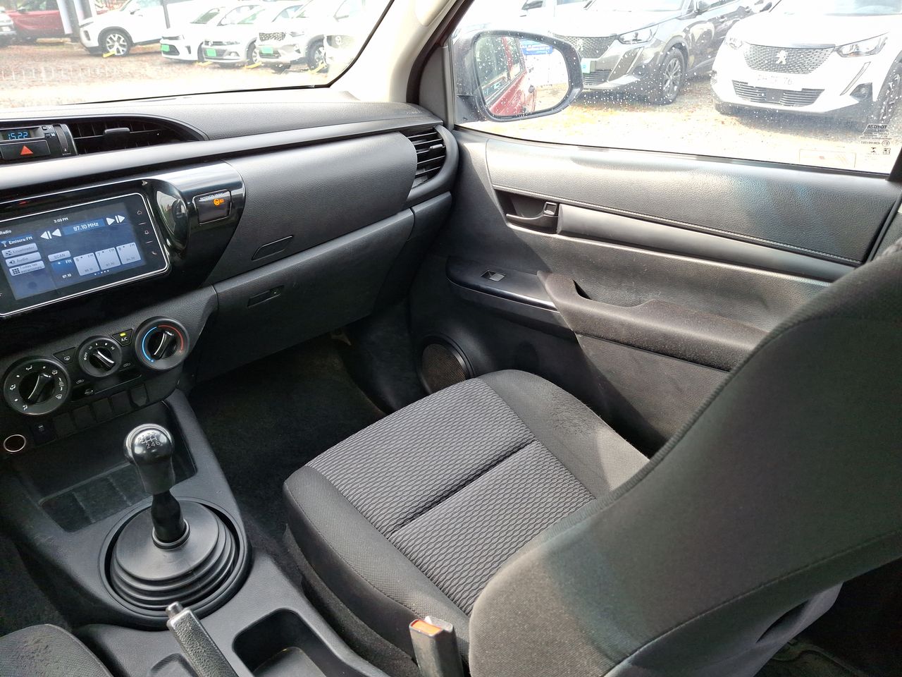 Toyota Hilux — foto 11 de 32