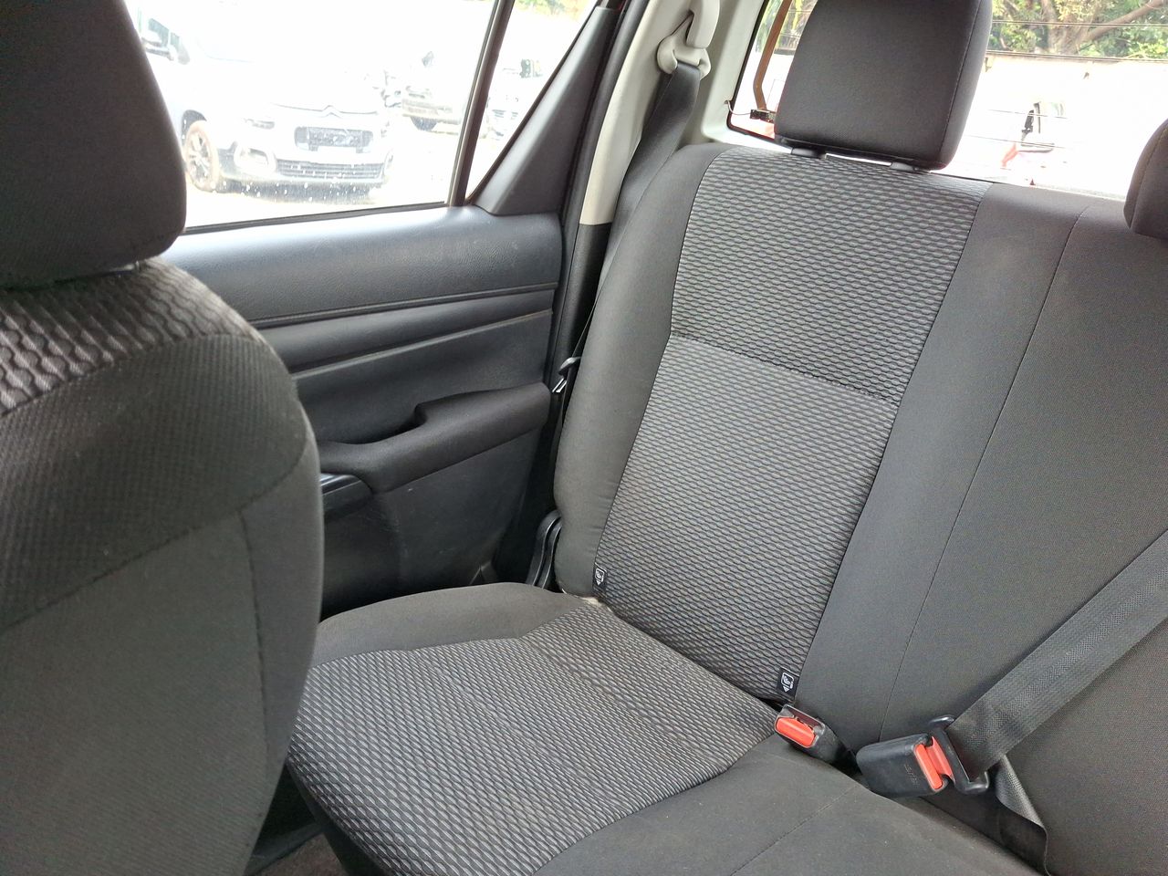 Toyota Hilux — foto 13 de 32