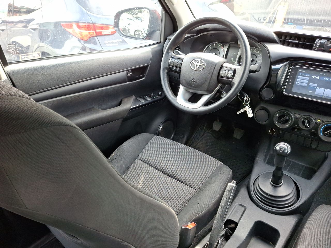 Toyota Hilux — foto 17 de 32
